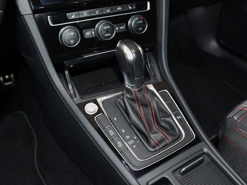 Volkswagen Golf 7 GTI Performance 2.0 TSI 245 DSG GPS Virtual Keyless Attelage Caméra Front Car Play ACC Angle Mort JA 18