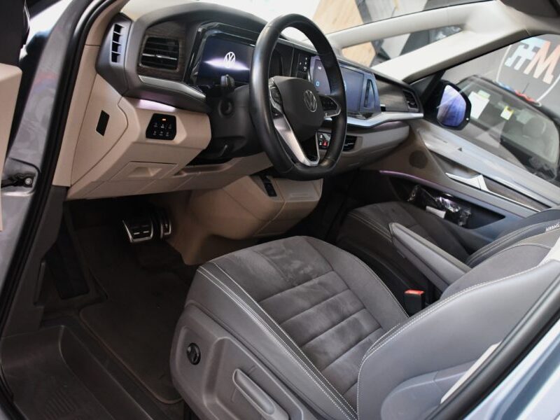 Volkswagen Multivan T7 Style 1.4 eHybrid 218 DSG GPS Virtual Toit Pano Portes électriques DCC ACC Caméra Front Table Centrale JA 17