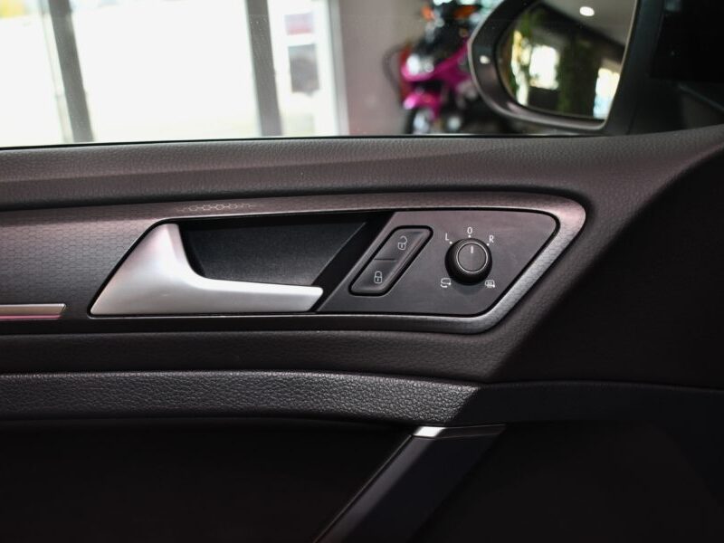 Volkswagen Golf 7 GTI Performance 2.0 TSI 245 DSG GPS Virtual Cuir TO Front ACC Caméra JA 18