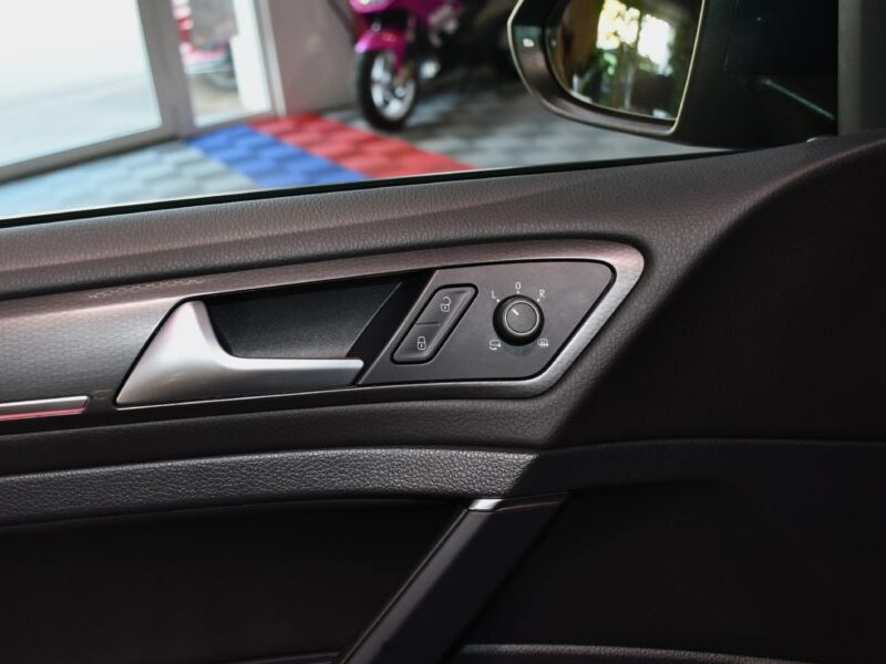 Volkswagen Golf 7 GTI Performance 2.0 TSI 245 DSG GPS Pro ACC Virtual Front Lane Side Honeycomb Car Play JA 18