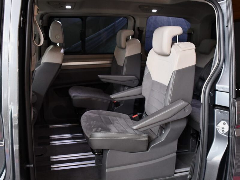 Volkswagen T7 Multivan 1.4 eHybrid 218 DSG Court Car Play Toit Pano Alcantara Front Lane Mode Fenêtre Latérales JA 17