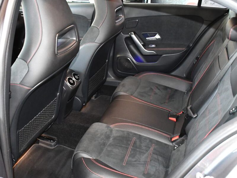 Mercedes Benz Classe A 200 AMG Line 150 BVA GPS M-Bux Caméra AV + AR Burmester Freinage Mode Car Play JA 18