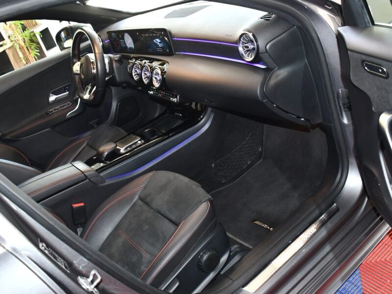 Mercedes Benz Classe A 200 AMG Line 150 BVA GPS M-Bux Caméra AV + AR Burmester Freinage Mode Car Play JA 18