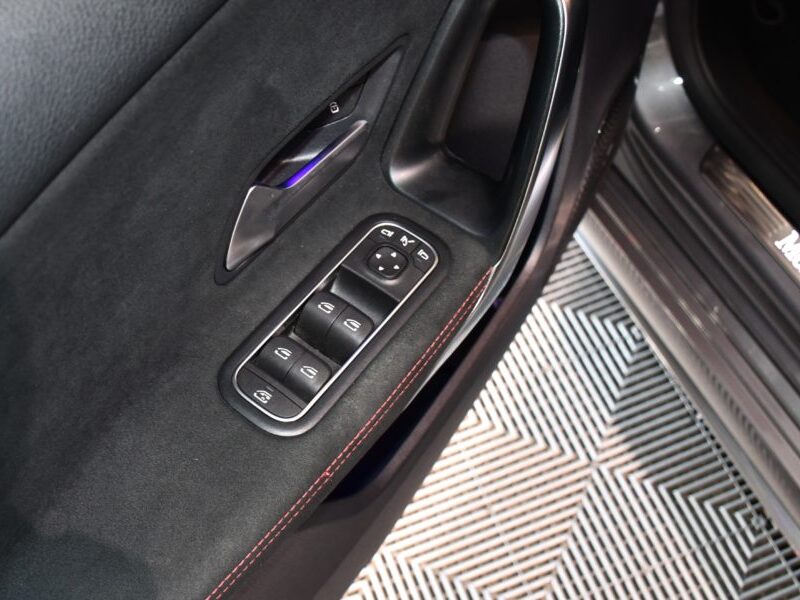 Mercedes Benz Classe A 200 AMG Line 150 BVA GPS M-Bux Caméra AV + AR Burmester Freinage Mode Car Play JA 18