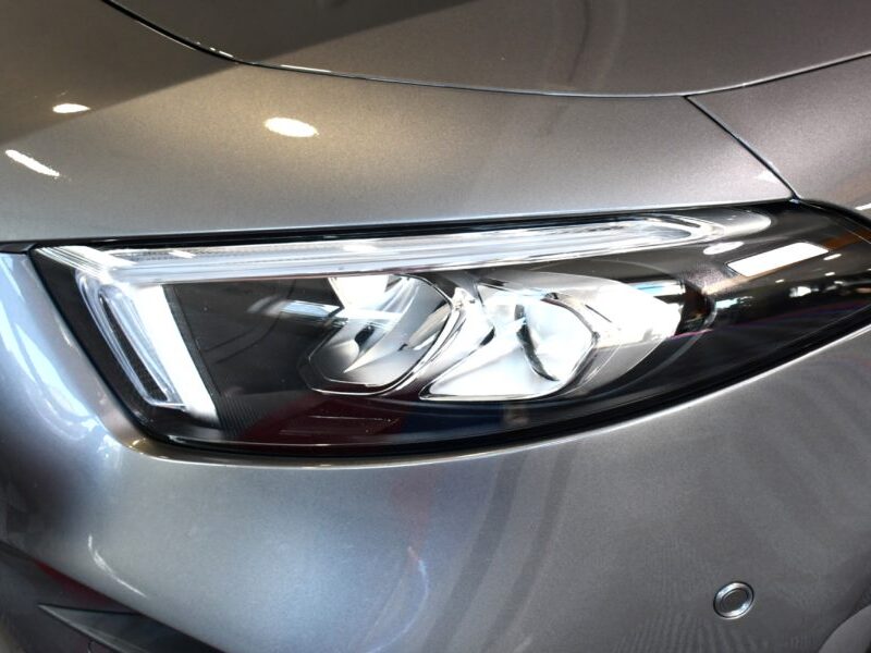 Mercedes Benz Classe A 200 AMG Line 150 BVA GPS M-Bux Caméra AV + AR Burmester Freinage Mode Car Play JA 18