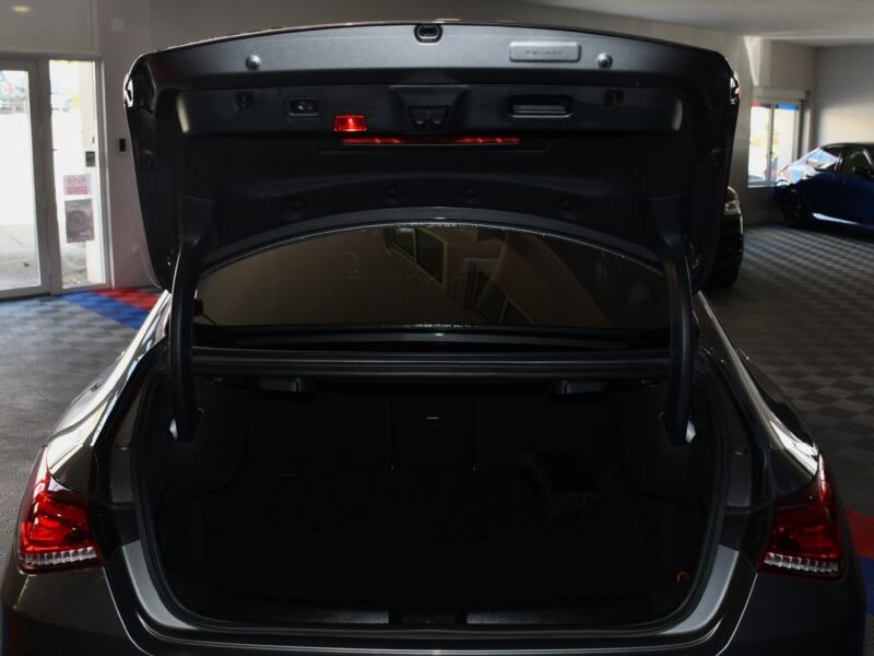 Mercedes Benz CLA 220 AMG Line 2.0 190 BVA GPS Pro M-Bux LED Caméra Freinage TO Attelage JA 18