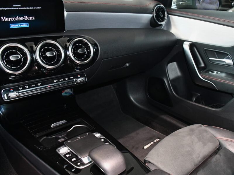 Mercedes Benz CLA 220 AMG Line 2.0 190 BVA GPS Pro M-Bux LED Caméra Freinage TO Attelage JA 18
