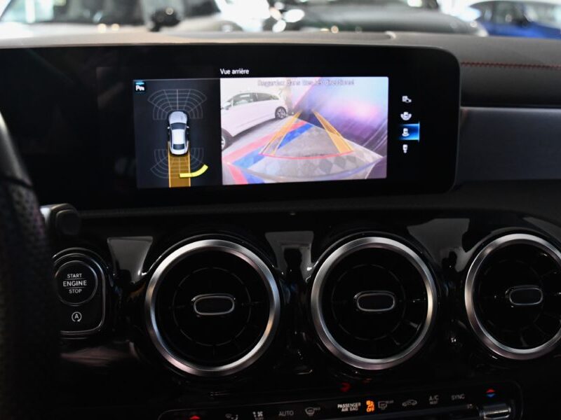 Mercedes Benz CLA 220 AMG Line 2.0 190 BVA GPS Pro M-Bux LED Caméra Freinage TO Attelage JA 18