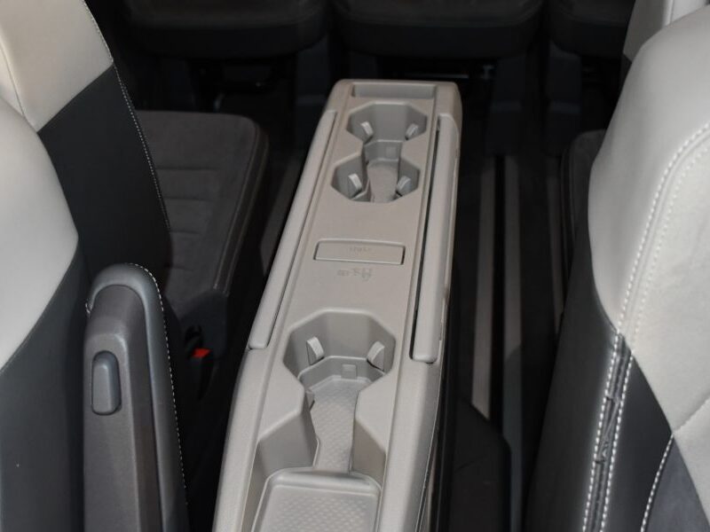 Volkswagen Multivan T7 Style 1.4 eHybrid 218 DSG GPS Virtual Toit Pano Portes électriques DCC ACC Caméra Front Table Centrale JA 17