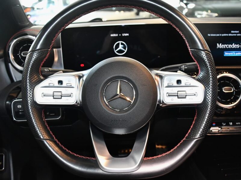 Mercedes Benz CLA 220 AMG Line 2.0 190 BVA GPS Pro M-Bux LED Caméra Freinage TO Attelage JA 18