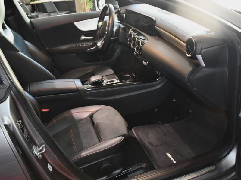 Mercedes Benz CLA 220 AMG Line 2.0 190 BVA GPS Pro M-Bux LED Caméra Freinage TO Attelage JA 18