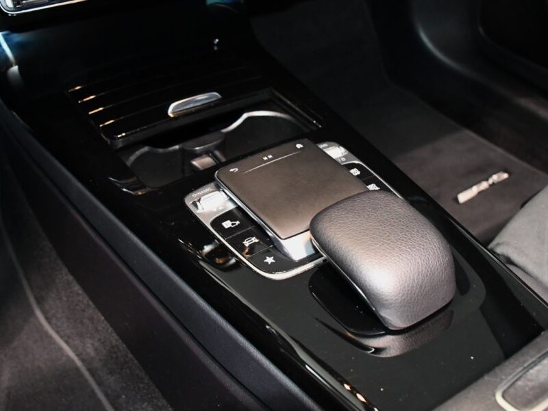 Mercedes Benz CLA 220 AMG Line 2.0 190 BVA GPS Pro M-Bux LED Caméra Freinage TO Attelage JA 18