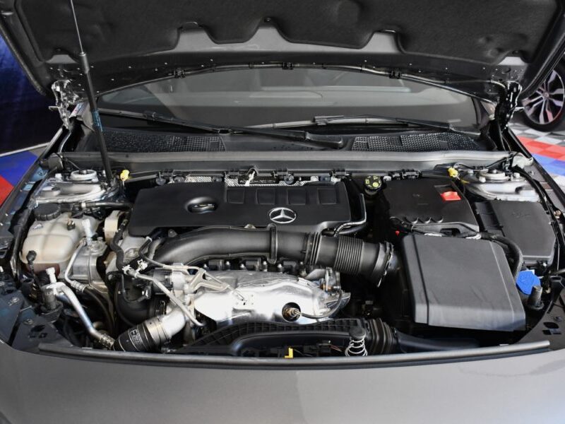 Mercedes Benz CLA 220 AMG Line 2.0 190 BVA GPS Pro M-Bux LED Caméra Freinage TO Attelage JA 18