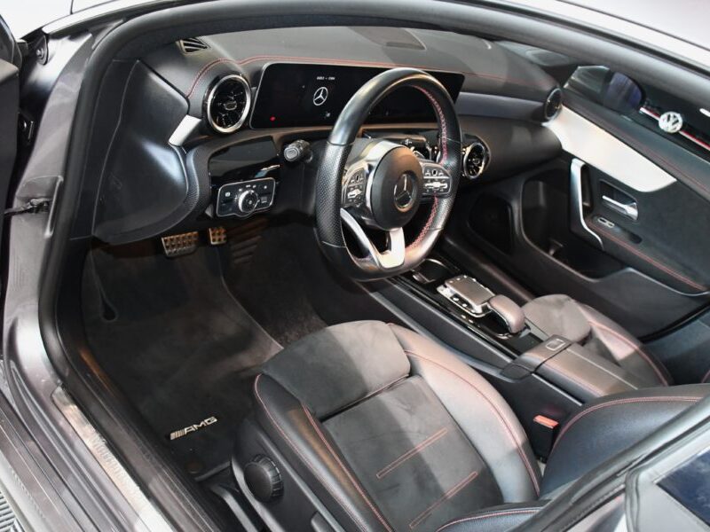 Mercedes Benz CLA 220 AMG Line 2.0 190 BVA GPS Pro M-Bux LED Caméra Freinage TO Attelage JA 18