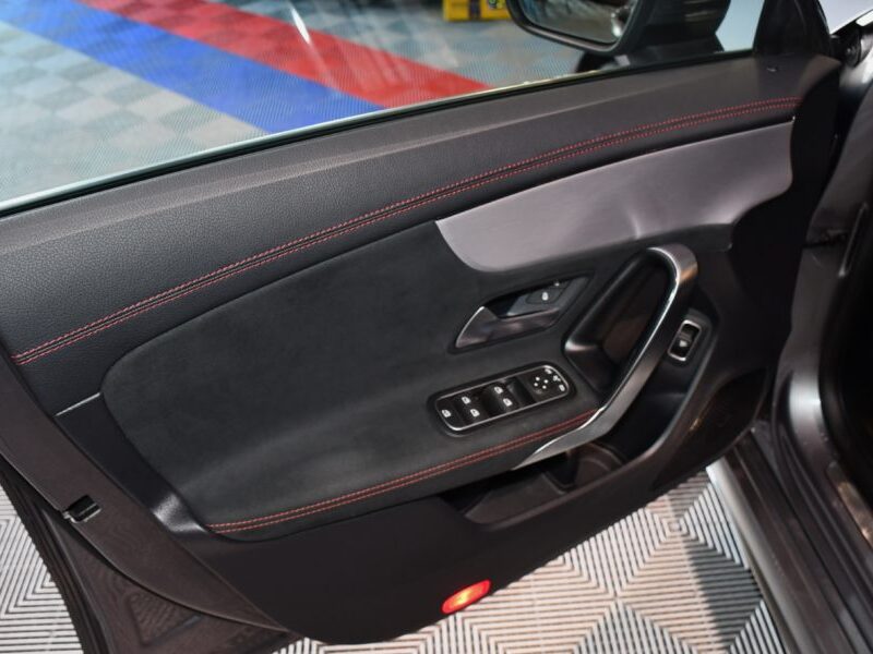 Mercedes Benz CLA 220 AMG Line 2.0 190 BVA GPS Pro M-Bux LED Caméra Freinage TO Attelage JA 18