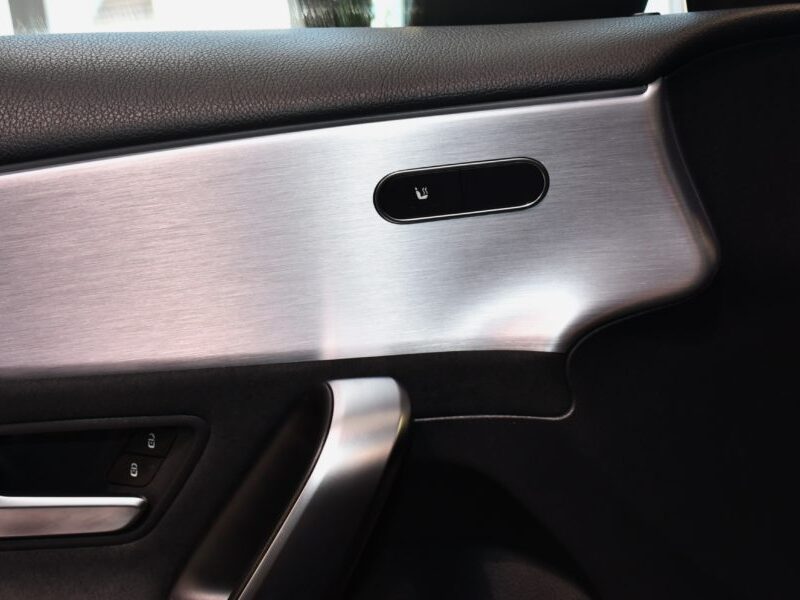 Mercedes Benz Classe A 220 AMG Line BVA GPS Pro TO M-Bux Lumière D’ambiance LED Car Play Caméra Freinage JA 18