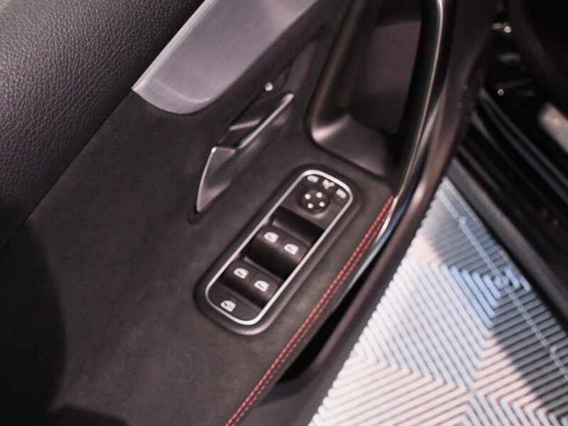 Mercedes Benz Classe A 220 AMG Line BVA GPS Pro TO M-Bux Lumière D’ambiance LED Car Play Caméra Freinage JA 18