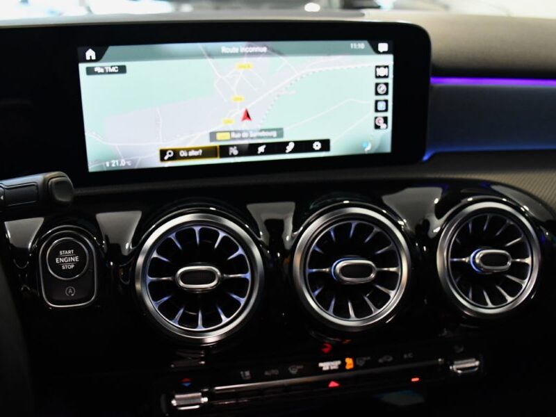 Mercedes Benz Classe A 220 AMG Line BVA GPS Pro TO M-Bux Lumière D’ambiance LED Car Play Caméra Freinage JA 18