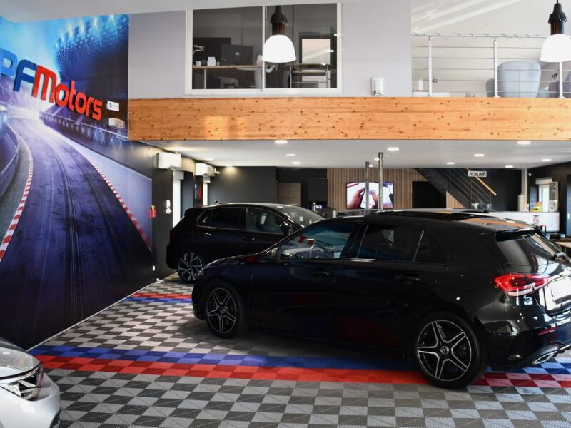 Mercedes Benz Classe A 220 AMG Line BVA GPS Pro TO M-Bux Lumière D’ambiance LED Car Play Caméra Freinage JA 18