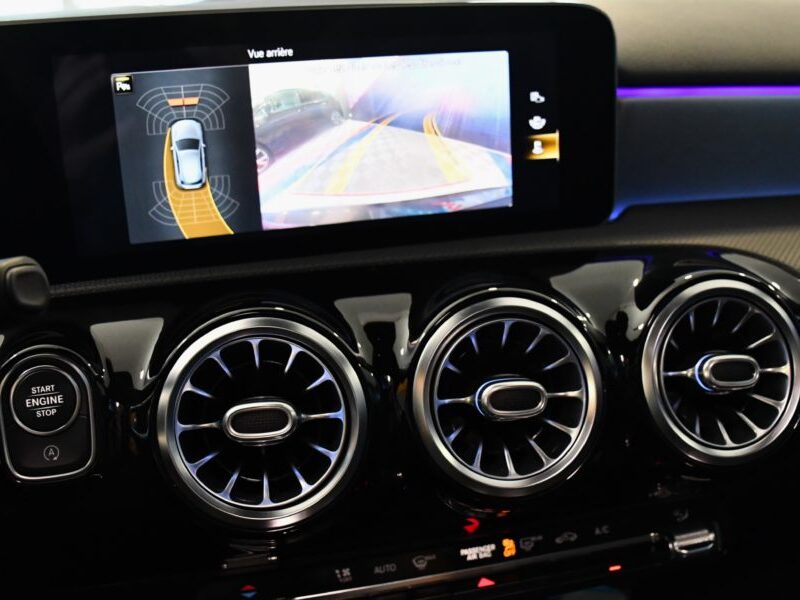 Mercedes Benz Classe A 220 AMG Line BVA GPS Pro TO M-Bux Lumière D’ambiance LED Car Play Caméra Freinage JA 18