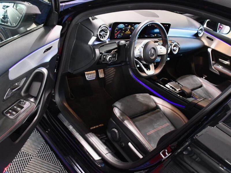 Mercedes Benz Classe A 220 AMG Line BVA GPS Pro TO M-Bux Lumière D’ambiance LED Car Play Caméra Freinage JA 18