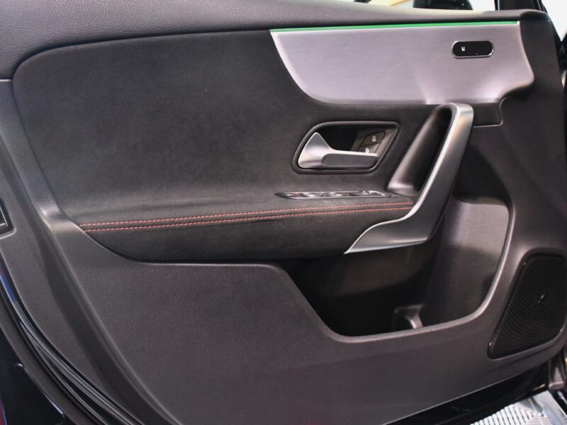 Mercedes Benz Classe A 220 AMG Line BVA GPS Pro TO M-Bux Lumière D’ambiance LED Car Play Caméra Freinage JA 18