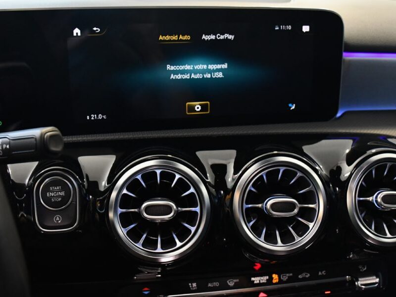 Mercedes Benz Classe A 220 AMG Line BVA GPS Pro TO M-Bux Lumière D’ambiance LED Car Play Caméra Freinage JA 18