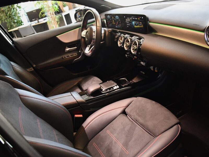 Mercedes Benz Classe A 220 AMG Line BVA GPS Pro TO M-Bux Lumière D’ambiance LED Car Play Caméra Freinage JA 18