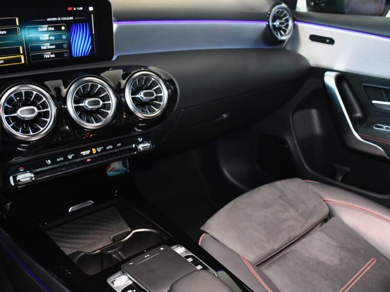 Mercedes Benz Classe A 220 AMG Line BVA GPS Pro TO M-Bux Lumière D’ambiance LED Car Play Caméra Freinage JA 18