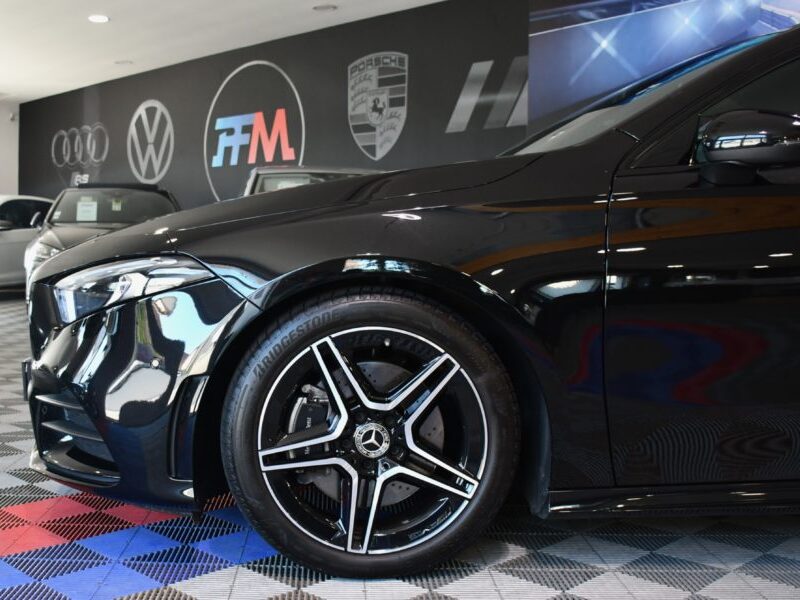 Mercedes Benz Classe A 220 AMG Line BVA GPS Pro TO M-Bux Lumière D’ambiance LED Car Play Caméra Freinage JA 18