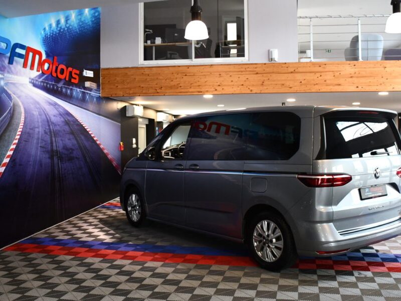 Volkswagen Multivan T7 Style 1.4 eHybrid 218 DSG GPS Virtual Toit Pano Portes électriques DCC ACC Caméra Front Table Centrale JA 17