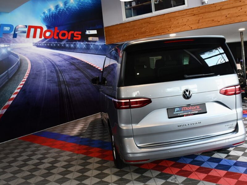 Volkswagen Multivan T7 Style 1.4 eHybrid 218 DSG GPS Virtual Toit Pano Portes électriques DCC ACC Caméra Front Table Centrale JA 17