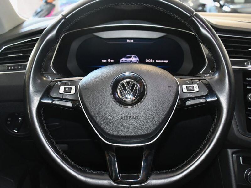 Volkswagen Tiguan R-Line Carat 2.0 TDI 190 DSG 4Motion GPS Virtual Attelage Front Lane Alcantara JA 19