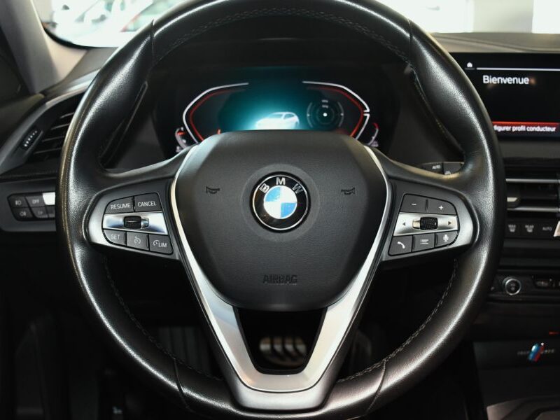 BMW 118dA SportLine 150 BVA GPS Hifi Pro TO Car Play Virtual Affichage Tête Haute Semi Cuir LED JA 17
