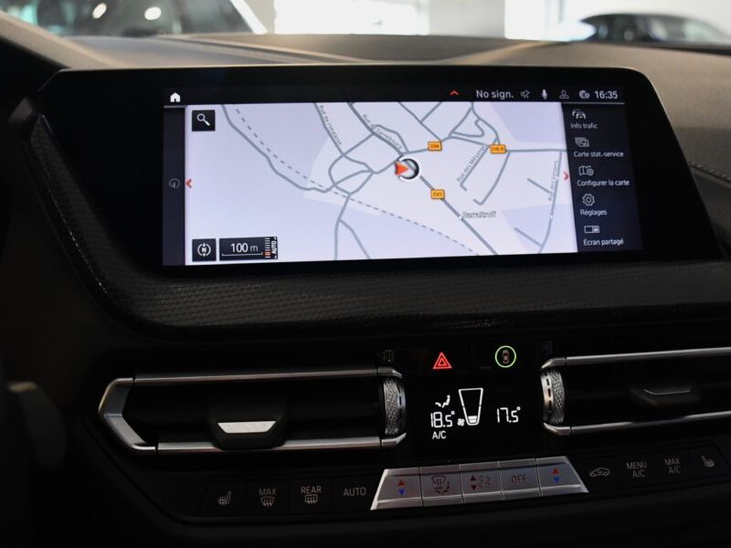 BMW 118dA SportLine 150 BVA GPS Hifi Pro TO Car Play Virtual Affichage Tête Haute Semi Cuir LED JA 17