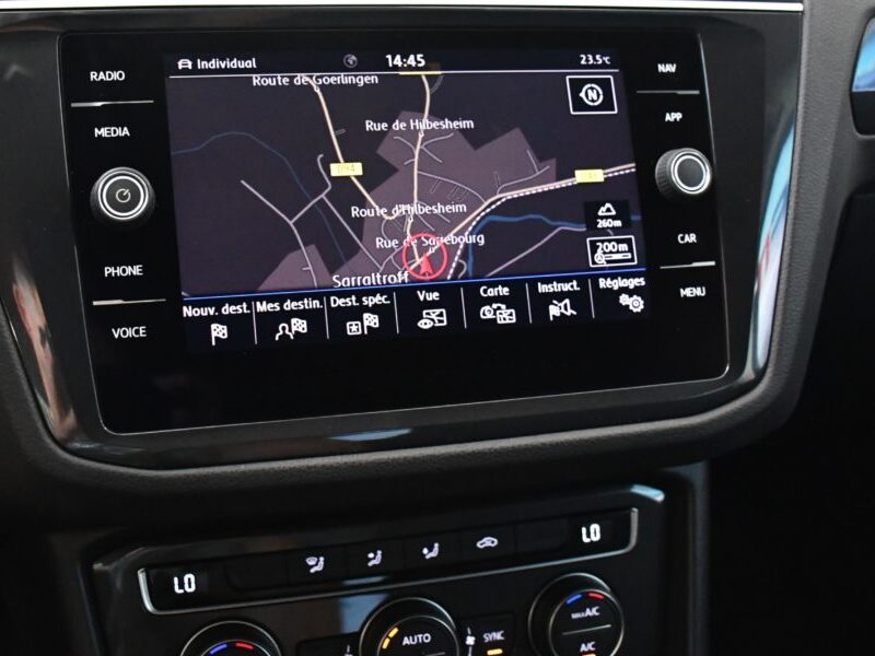 Volkswagen Tiguan R-Line Carat 2.0 TDI 190 DSG 4Motion GPS Virtual Attelage Front Lane Alcantara JA 19