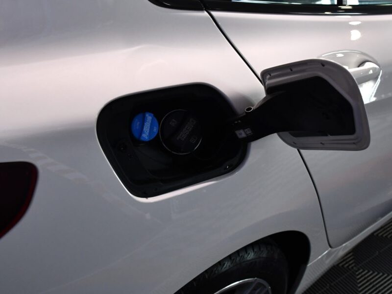 BMW 118dA SportLine 150 BVA GPS Hifi Pro TO Car Play Virtual Affichage Tête Haute Semi Cuir LED JA 17