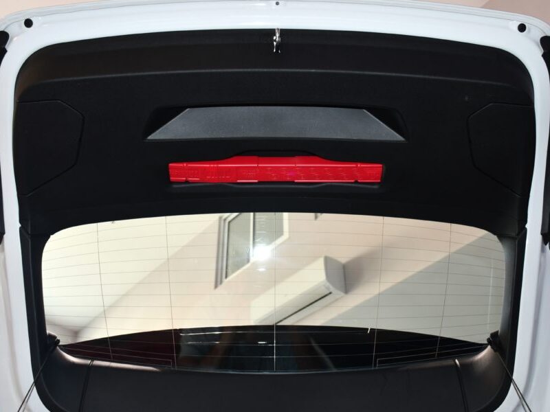 BMW 118dA SportLine 150 BVA GPS Hifi Pro TO Car Play Virtual Affichage Tête Haute Semi Cuir LED JA 17