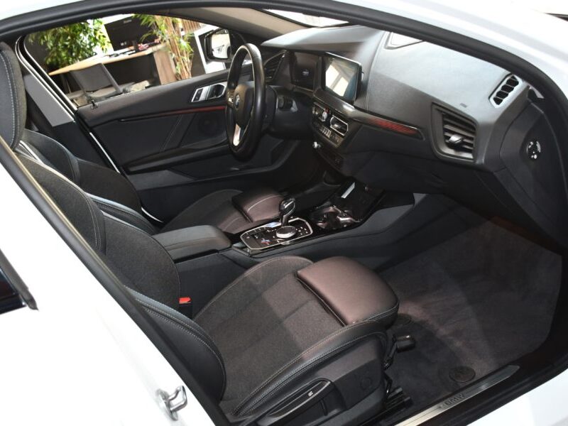 BMW 118dA SportLine 150 BVA GPS Hifi Pro TO Car Play Virtual Affichage Tête Haute Semi Cuir LED JA 17