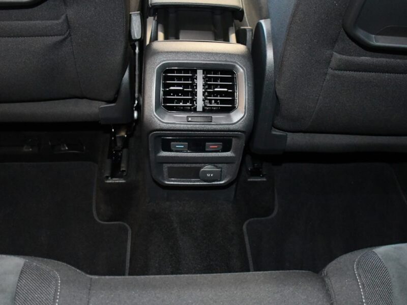 Volkswagen Tiguan R-Line Carat 2.0 TDI 190 DSG 4Motion GPS Virtual Attelage Front Lane Alcantara JA 19