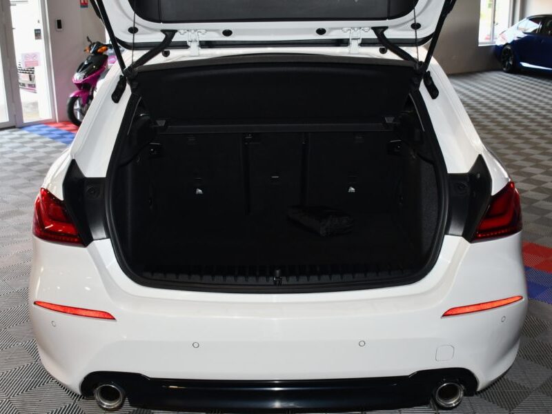 BMW 118dA SportLine 150 BVA GPS Hifi Pro TO Car Play Virtual Affichage Tête Haute Semi Cuir LED JA 17