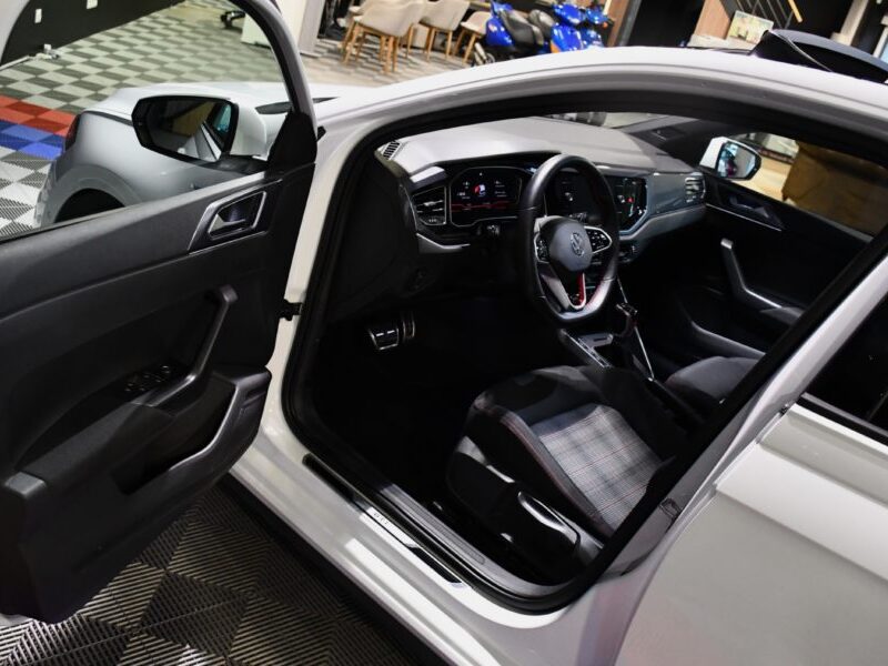 Volkswagen Polo GTI 2.0 TSI 207 DSG GPS Virtual ACC IQ Light TO Caméra Beats Induction Front Car Play JA 18