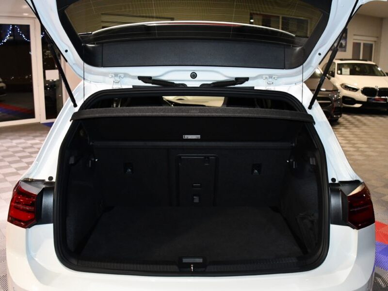 Volkswagen Golf 8 R-Line 1.5 TSI 150 BVM6 GPS Virtual Harman Kardon Car Play ACC FRont TO Lane JA 18 Garantie Vw 13/10/2026 ou 100.000 km