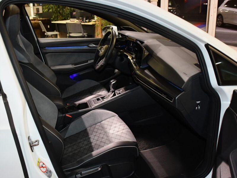 Volkswagen Golf 8 R-Line 1.5 TSI 150 BVM6 GPS Virtual Harman Kardon Car Play ACC FRont TO Lane JA 18 Garantie Vw 13/10/2026 ou 100.000 km