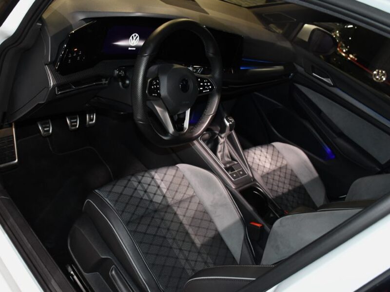 Volkswagen Golf 8 R-Line 1.5 TSI 150 BVM6 GPS Virtual Harman Kardon Car Play ACC FRont TO Lane JA 18 Garantie Vw 13/10/2026 ou 100.000 km