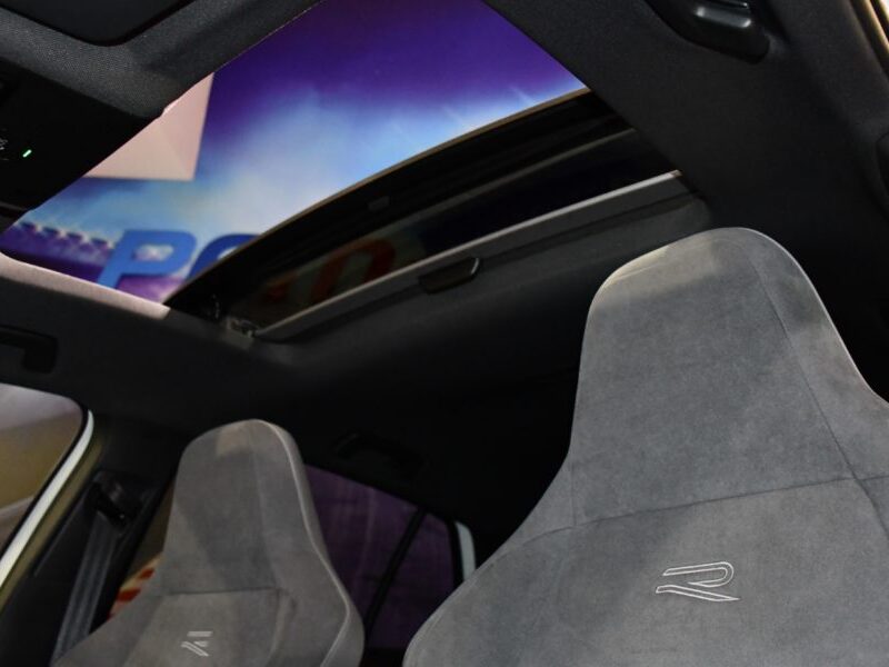 Volkswagen Golf 8 R-Line 1.5 TSI 150 BVM6 GPS Virtual Harman Kardon Car Play ACC FRont TO Lane JA 18 Garantie Vw 13/10/2026 ou 100.000 km