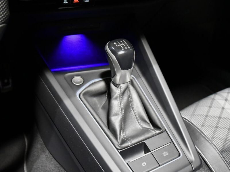 Volkswagen Golf 8 R-Line 1.5 TSI 150 BVM6 GPS Virtual Harman Kardon Car Play ACC FRont TO Lane JA 18 Garantie Vw 13/10/2026 ou 100.000 km