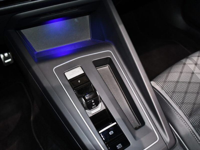 Volkswagen Golf 8 R-Line 1.5 eTSI 150 DSG GPS Virtual IQ Light Front TO ACC Car Play Mode JA 17