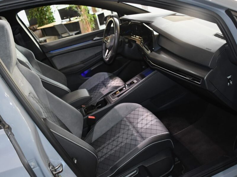 Volkswagen Golf 8 R-Line 1.5 eTSI 150 DSG GPS Virtual IQ Light Front TO ACC Car Play Mode JA 17