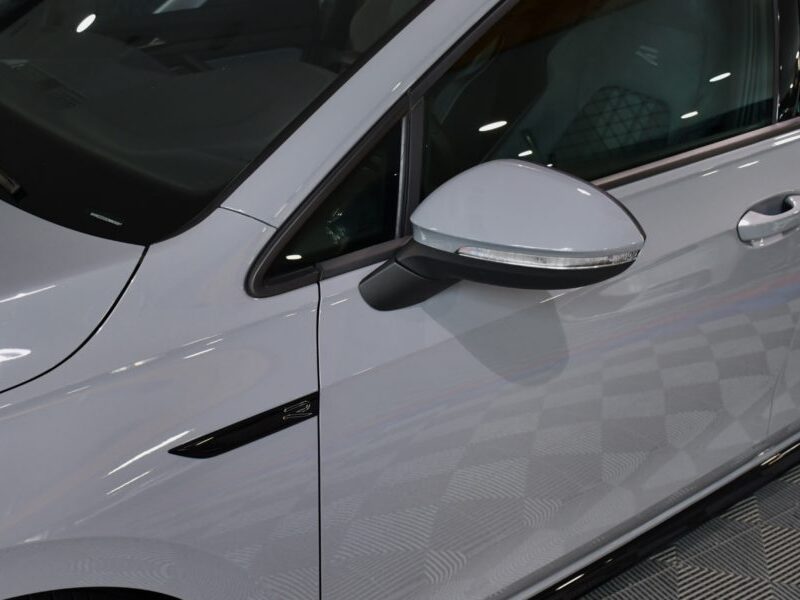 Volkswagen Golf 8 R-Line 1.5 eTSI 150 DSG GPS Virtual IQ Light Front TO ACC Car Play Mode JA 17